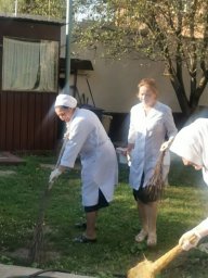 Субботник на территории центра 1